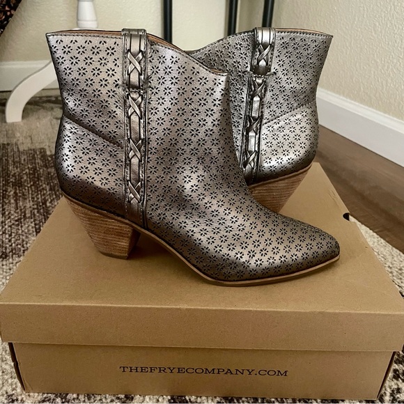 NWT Frye and Co. Women's Gunmetal Leather Maley Ankle Boot Size 8.5 - Picture 8 of 10